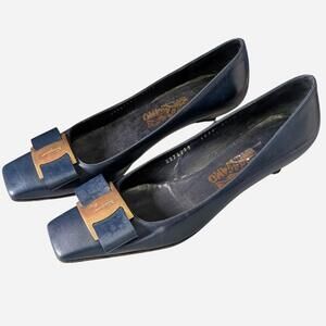 1970s Salvatore Ferragamo Navy Leather Gold Buckle Bow Pumps Vintage 8-8.5